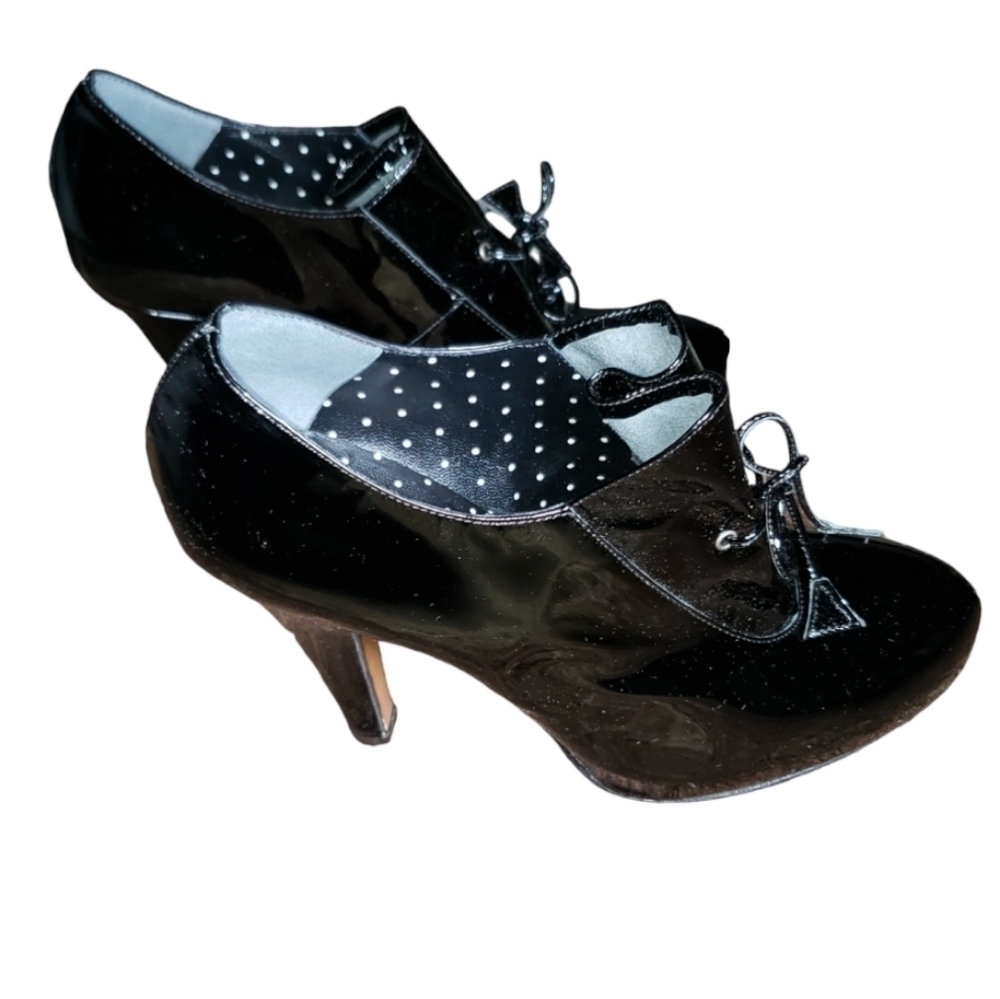 Moschino Retro Black Patent Leather Oxford Heel Size 39.5 / 9.5